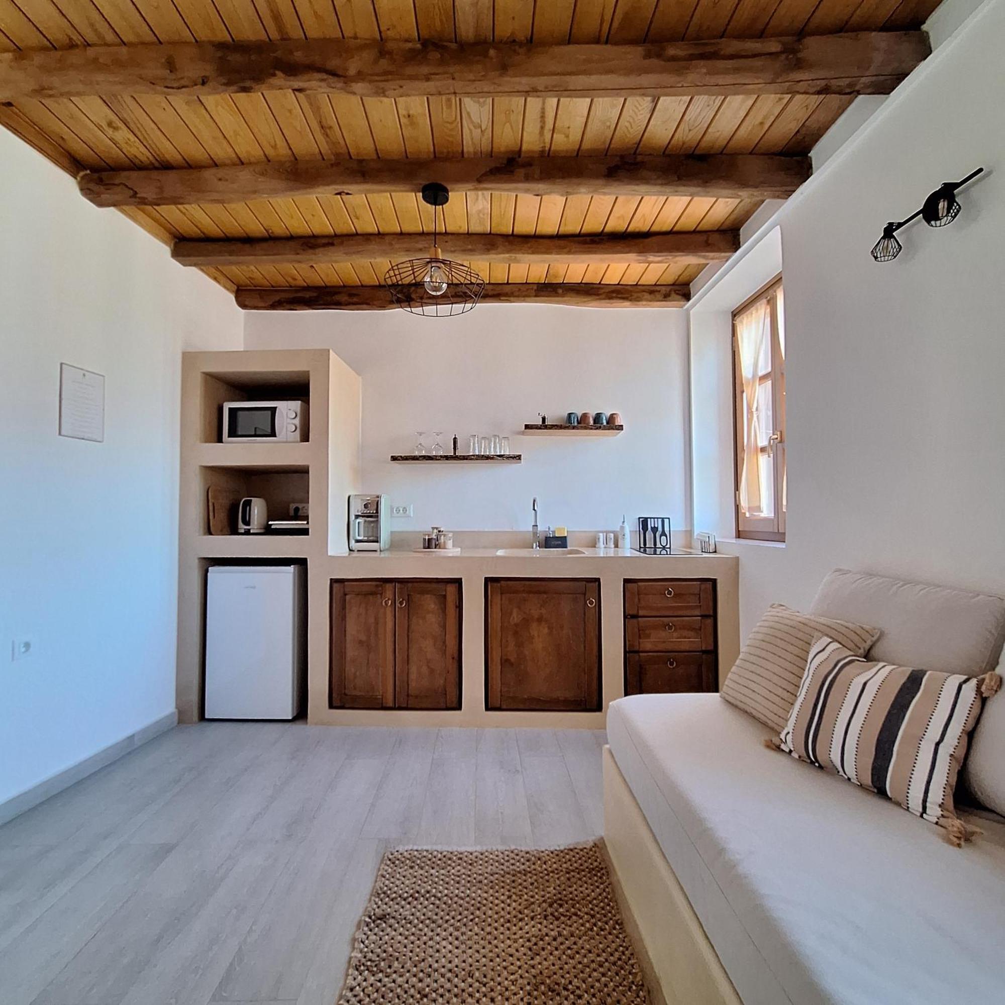 Ferienwohnung To Pefko - Mezzanines - Meyísti Exterior foto